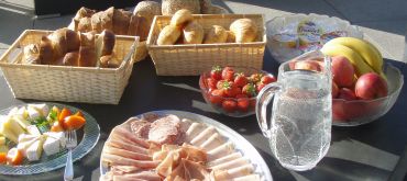 Frühstück auf der Terasse Strandbad Arbon